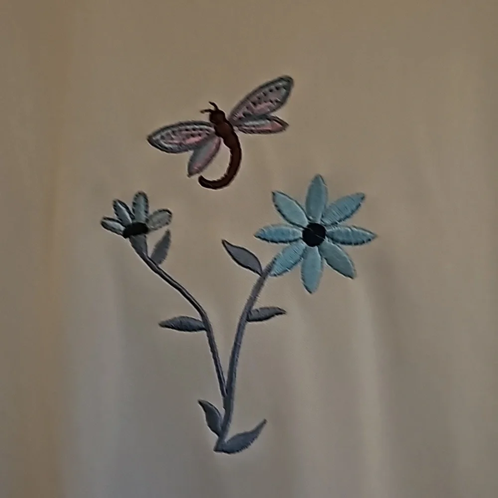 Adrian Dilafield 2 piece button down blouse with undershirt embroidered floral - Picture 8 of 12